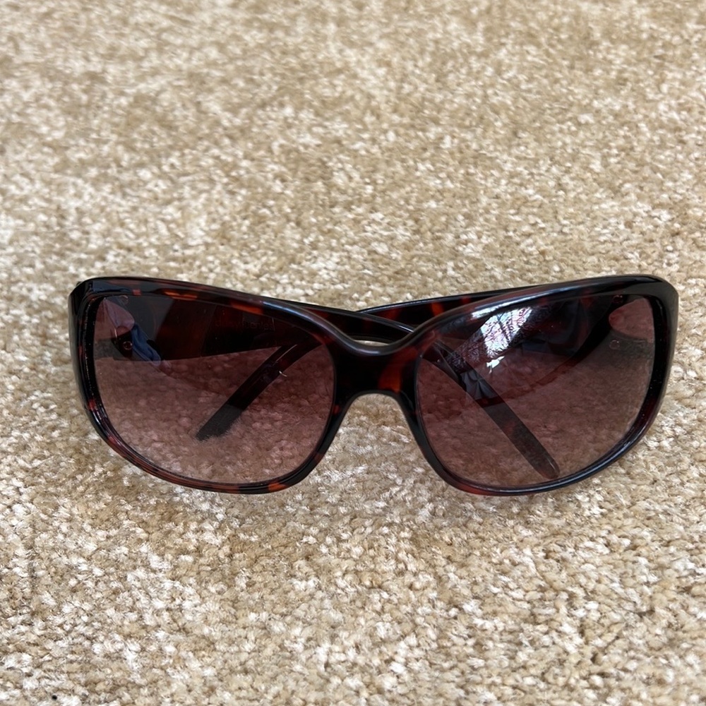 Daisy Fuentes sunglasses